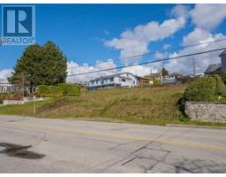 4426 Westview Ave, Powell River, BC V8A3K1 Photo 5