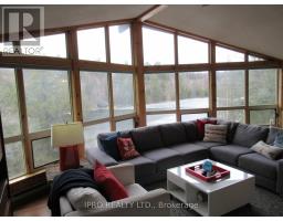 Living room - 1063 Lakeview Rd, Muskoka Lakes, ON P0B1M0 Photo 3