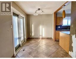 221 Timberline Drive, Fort Mcmurray, AB T9K1S1 Photo 6