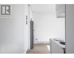 571 St Clair Ave W, Toronto, ON M6C1A3 Photo 4