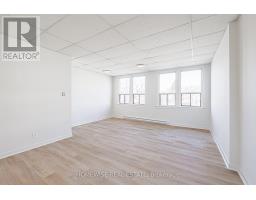 571 St Clair Ave W, Toronto, ON M6C1A3 Photo 7