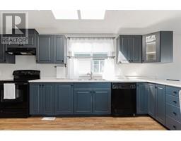 Eat in kitchen - 132 Mitchell Drive, Fort Mcmurray, AB T9K2P1 Photo 6