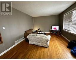 Primary Bedroom - 1605 Macpherson Avenue, Regina, SK S4S4E1 Photo 3