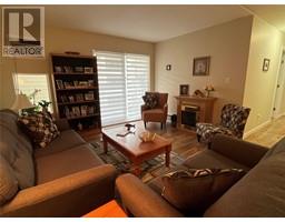 Living room - 298 Yorkton Avenue Unit 206, Penticton, BC V2A3V5 Photo 7