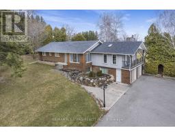 Great room - 13557 Tenth Line, Whitchurch Stouffville, ON L4A7X4 Photo 3