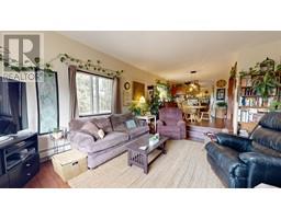 Living room - 4719 Cariboo Drive, 108 Mile Ranch, BC V0K2Z0 Photo 3