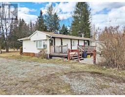 Living room - 982 Maple Heights Road, Quesnel, BC V2J3X3 Photo 2