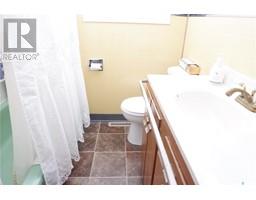2pc Bathroom - 201 Arthabasca Street, Gravelbourg, SK S0H1X0 Photo 7