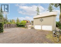 5559 Indian River Drive, North Vancouver, BC V7G2T7 Photo 2