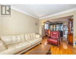 Living room - 5054 Fairwind Dr W, Mississauga, ON L5R2N4 Photo 3