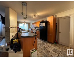 Family room - 15722 107 A Av Nw, Edmonton, AB T5P0Z1 Photo 3