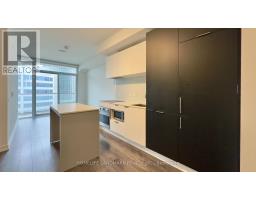 809 33 Helendale Ave, Toronto, ON M4R0A4 Photo 2