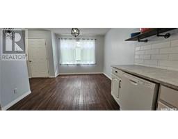 2pc Ensuite bath - Nw 420 3rd Avenue Nw, Swift Current, SK S9H0S5 Photo 4