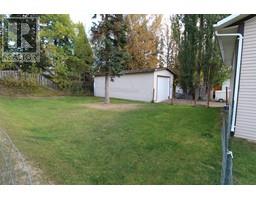 Kitchen - 3644 Willowdale Drive, Prince George, BC V2K1X5 Photo 2