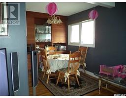 Living room - 3208 Patricia Street, Regina, SK S4R3V7 Photo 3