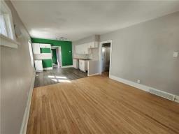 Living room - 418 Anderson Avenue, Winnipeg, MB R2W1E8 Photo 5