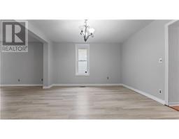 Living room - 114 Erie Avenue, Brantford, ON N3S2G2 Photo 7