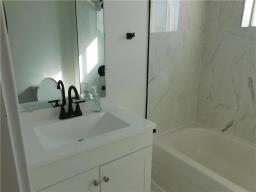 4pc Bathroom - 466 Lipton Street Nw, Winnipeg, MB R3G2H3 Photo 6