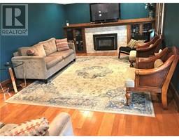 Living room - 6085 Drummond Road, Niagara Falls, ON L2G4M1 Photo 5