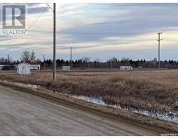 120 N Service Road W, Moose Jaw, SK S6H4N8 Photo 5