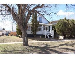 4pc Bathroom - 834 6th Avenue Nw, Moose Jaw, SK S6H4A2 Photo 3