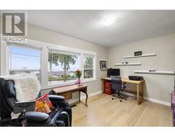 Living room - 340 Crescent Rd W, Qualicum Beach, BC V9K1J7 Photo 6