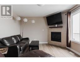 Living room - 163 401 Athabasca Avenue, Fort Mcmurray, AB T9J0A1 Photo 4