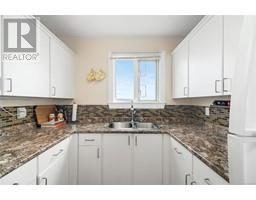 Kitchen - 301 872 Island Hwy S, Campbell River, BC V9W1A8 Photo 6