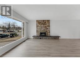 Living room - 129 Voyageur Drive, Prince George, BC V2M4N9 Photo 4