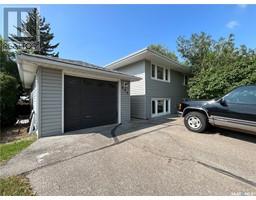 Enclosed porch - 604 North Hill Drive, Swift Current, SK S9H1X2 Photo 5