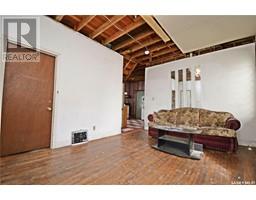 Bedroom - 722 Ominica Street W, Moose Jaw, SK S6H1Y4 Photo 5