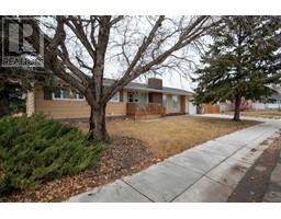 Eat in kitchen - 402 3rd Street, Wainwright, AB T9W1A1 Photo 2