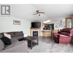 Dining room - 205 Cree Road, Fort Mcmurray, AB T9K1X8 Photo 5