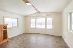 Living room - 38008 50 N Road, St Genevieve, MB R0A0J0 Photo 4
