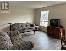Primary Bedroom - 96 Merrick Avenue, Tumbler Ridge, BC V0C2W0 Photo 7