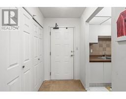Primary Bedroom - 1056 Bernard Avenue Unit 310, Kelowna, BC V1Y8L7 Photo 3