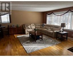 Living room - 4618 7 Avenue, Edson, AB T7E1C9 Photo 3