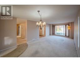 4pc Ensuite bath - 549 Red Wing Drive, Penticton, BC V2A8N7 Photo 6