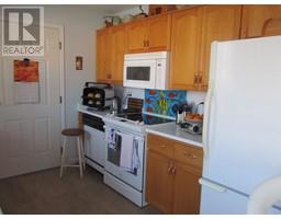 Kitchen - 1 204 Eighth Street, 100 Mile House, BC V0K2E0 Photo 2