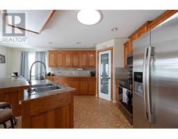 Kitchen - 109 Fisher Crescent, Fort Mcmurray, AB T9K0B8 Photo 6