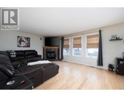 4pc Bathroom - 109 Fisher Crescent, Fort Mcmurray, AB T9K0B8 Photo 2