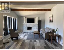 Living room - 825 105 Avenue, Dawson Creek, BC V1G2K8 Photo 2