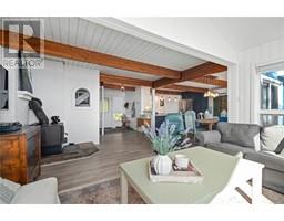 Living room - 331 Edgeware Rd, Quadra Island, BC V0P1H0 Photo 7