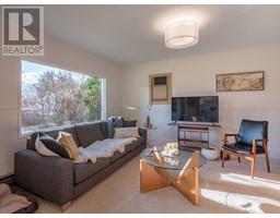 Living room - 259 Conklin Avenue, Penticton, BC V2A2T1 Photo 4