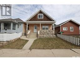 Living room - 670 Athabasca Street E, Moose Jaw, SK S6H0M3 Photo 2