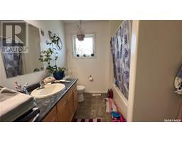 4pc Bathroom - 2398 100th Street, North Battleford, SK S9A3K9 Photo 6