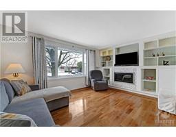 Living room - 577 Clarke Avenue, Ottawa, ON K1K0Z1 Photo 3