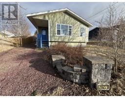 Porch - 2627 Topsail Road, Conception Bay South, NL A1W5T2 Photo 4
