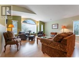 Living room - 5226 Haynes Road, Oliver, BC V0H1T1 Photo 4