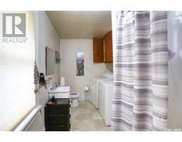 Living room - 158 Athabasca Street W, Moose Jaw, SK S6H2B7 Photo 6